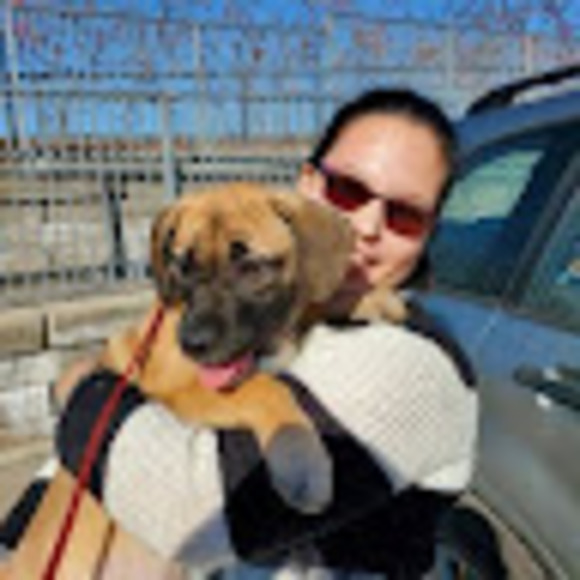 Profile Picture of Ivy Cunningham (@ivycunningham) on Poshmark