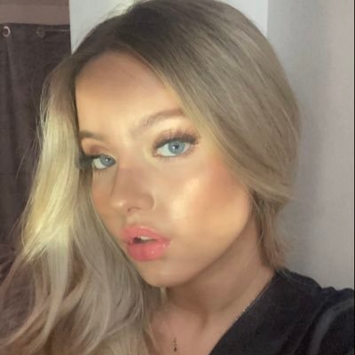 Profile Picture of Abbey Farmer (@abbey21160288) on Twitter