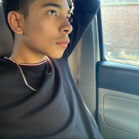 Profile Picture of Kevin Larin (@klarin01) on Poshmark