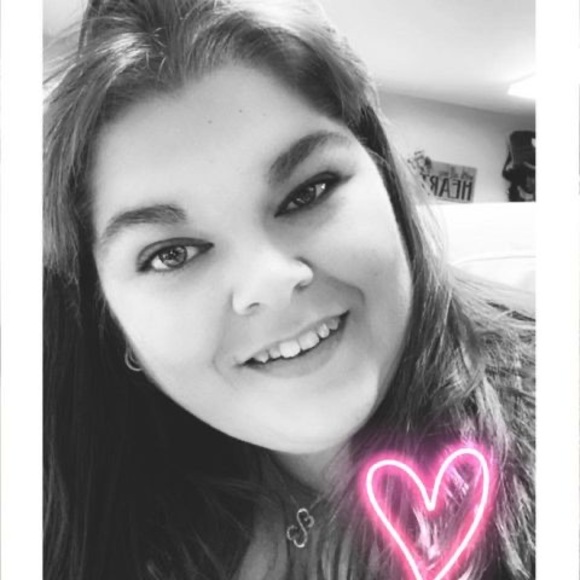 Profile Picture of Laura Stickel (@laura_stickel) on Poshmark