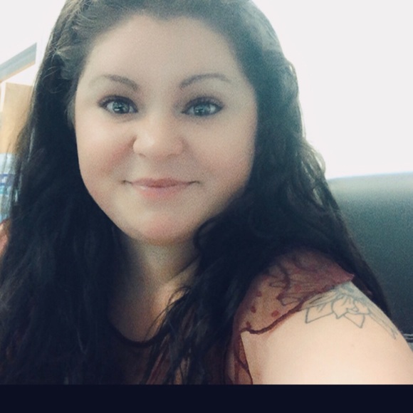 Profile Picture of Morgan Wingender (@wingendermorgan) on Poshmark