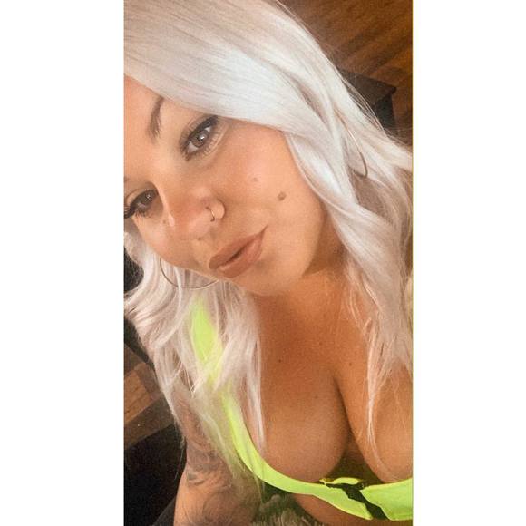 Profile Picture of Justine Sterkel (@justinesterkel) on Poshmark