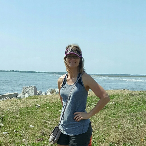 Profile Picture of Christina Nageleisen (@tinaiam) on Poshmark