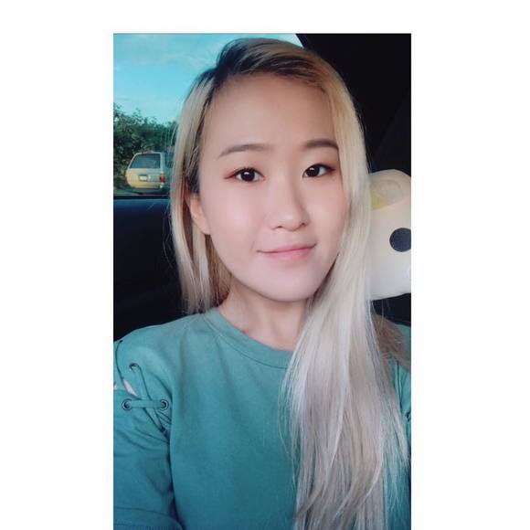 Profile Picture of Wendy Hung (@w88040) on Poshmark