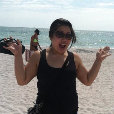 Profile Picture of Stefanie Simons (@ssimons1987) on Twitter