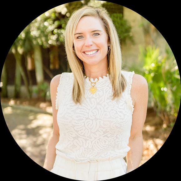 Profile Picture of Alexa Scott (@alexaescott) on Poshmark