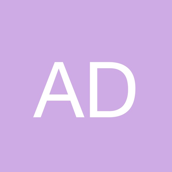 Profile Picture of Amanda Dibernardo (@adibo440) on Poshmark