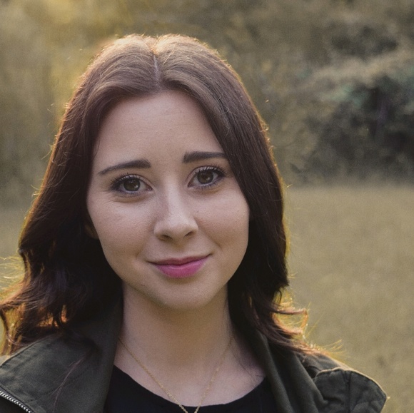 Profile Picture of Caralee Gaters (@caralee2012) on Poshmark