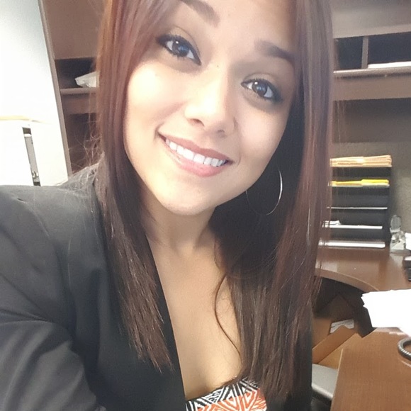 Profile Picture of Fany Gonzalez (@fanyglez20) on Poshmark