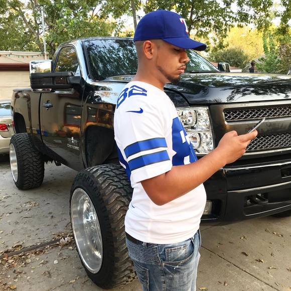 Profile Picture of Luis Guzman (@luis_memo99) on Poshmark