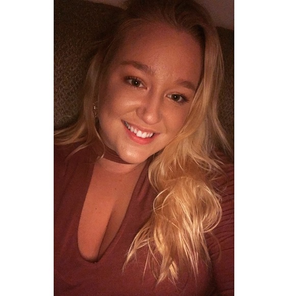 Profile Picture of Mary Sheckels (@msheck01) on Poshmark