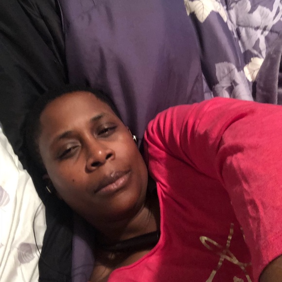 Profile Picture of Lakina Beemon (@lakinabeemon12) on Poshmark