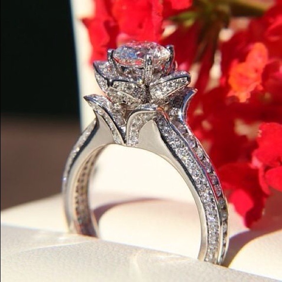 Profile Picture of Elina Mazmanian (@angelelina) on Poshmark