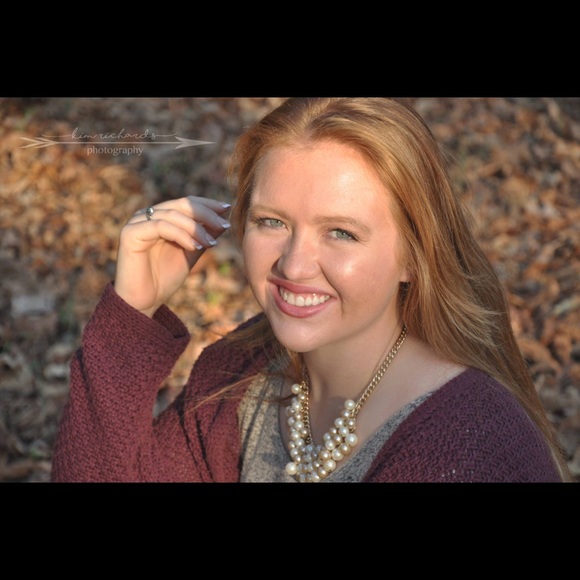 Profile Picture of Lillian Richards (@lillian22_) on Poshmark