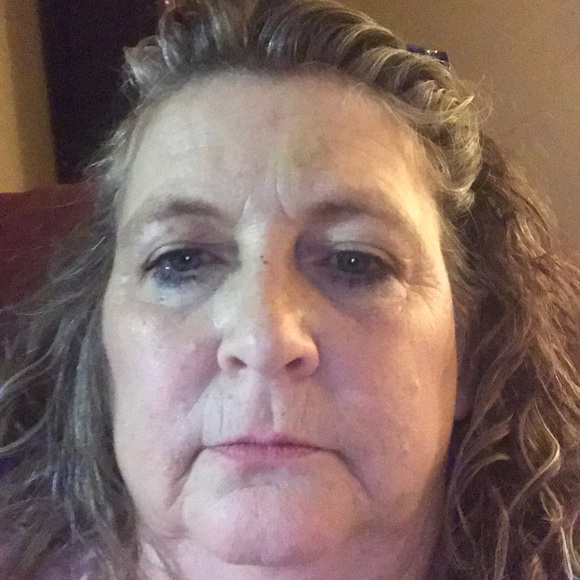 Profile Picture of Denae Hickman (@bumblebee722) on Poshmark