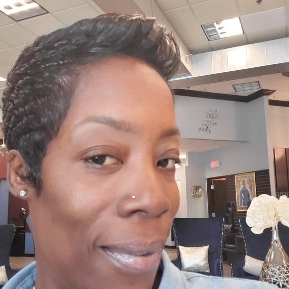 Profile Picture of Shaunta Toliver (@shauntatoliver) on Poshmark