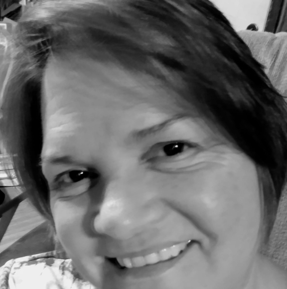 Profile Picture of Vickie Nokes (@vickienokes) on Poshmark