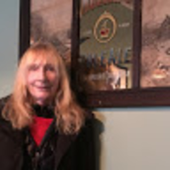 Profile Picture of Carolee Murray (@caroleemurray) on Poshmark
