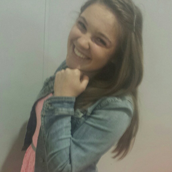 Profile Picture of Michayla Mikesic (@mikesic32) on Poshmark