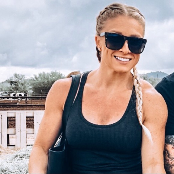 Profile Picture of Lindsey Piechota (@lindseypiechota) on Poshmark