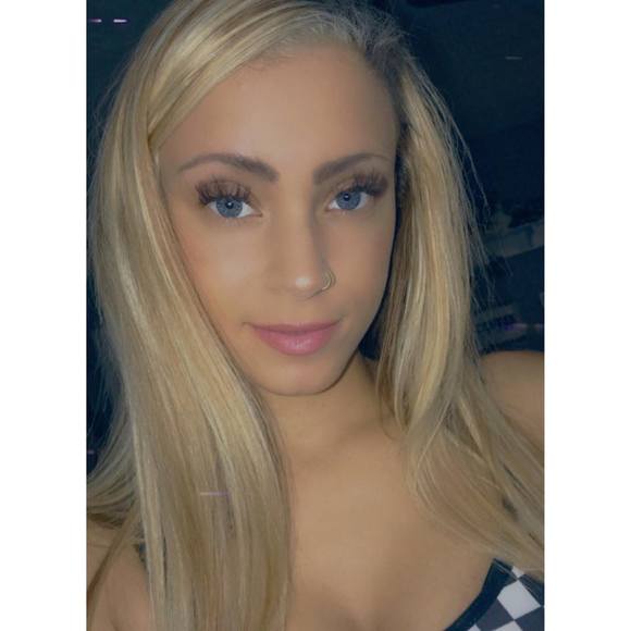 Profile Picture of Shae Edwards (@meshaefletcher) on Poshmark