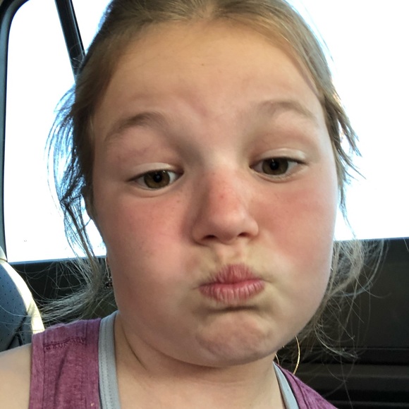Profile Picture of Ella Wigginton (@ellawigg) on Poshmark