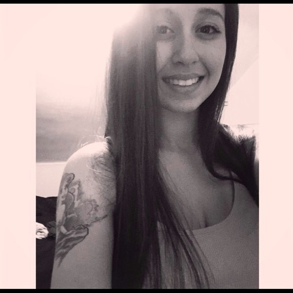 Profile Picture of Chevelle Rego (@chevelle_r) on Poshmark