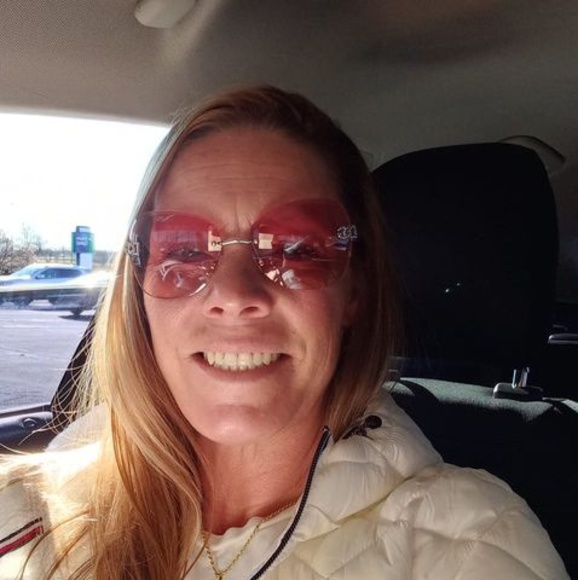 Profile Picture of Coreena Dunn (@coreenadunn) on Poshmark