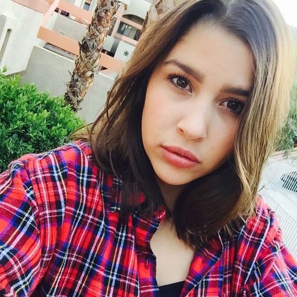 Profile Picture of Taylor Helmy (@tt7777) on Poshmark