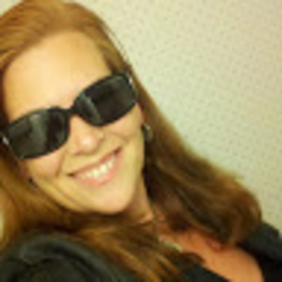 Profile Picture of Cheryl Best (@cheryl_best) on Poshmark