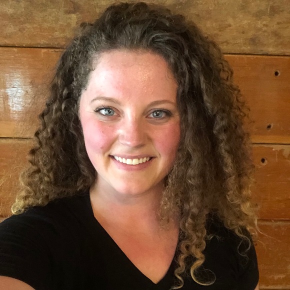 Profile Picture of Alaina Kolpin (@amcranston) on Poshmark