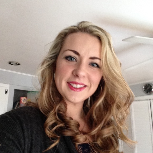 Profile Picture of Jennifer Schlette (@jschlette) on Poshmark