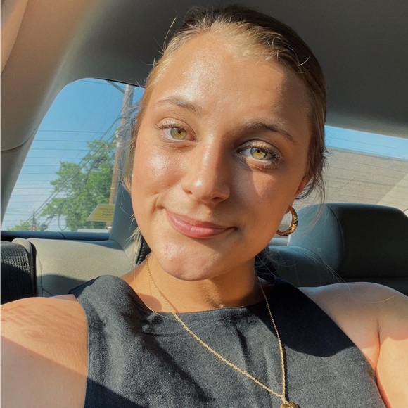 Profile Picture of Katie Dyke (@katiedyke13) on Poshmark
