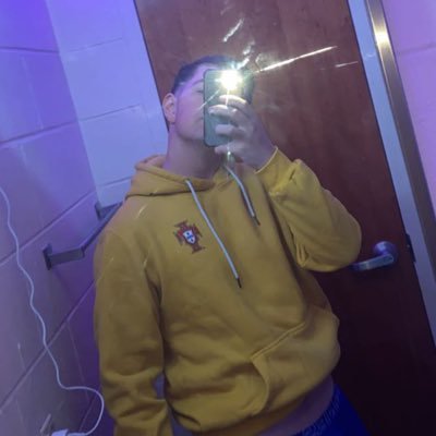Profile Picture of Mike Almeida (@AlmeidaFoot) on Twitter