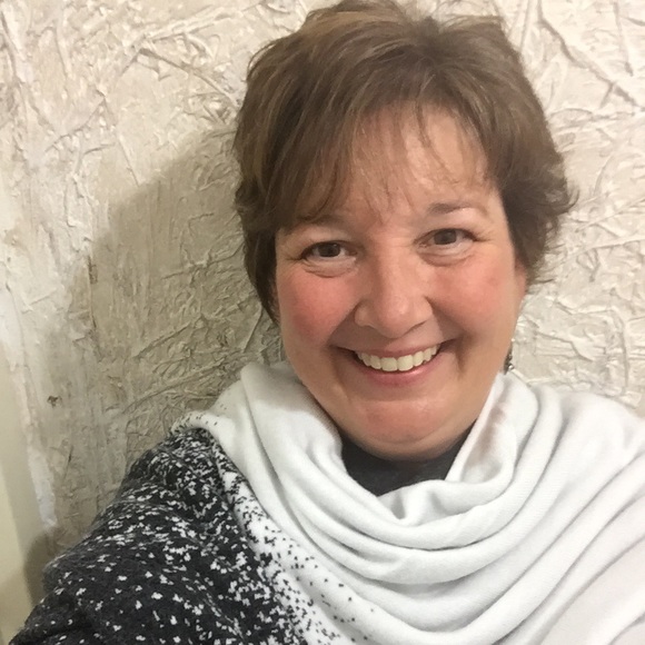 Profile Picture of Dana Stefaniak (@scotland34) on Poshmark