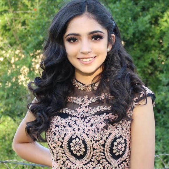 Profile Picture of Carelia Valencia (@valc20) on Poshmark