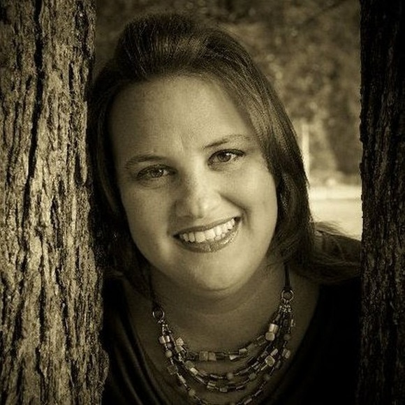 Profile Picture of Kimberly Dowdle (@kimfucious10) on Poshmark