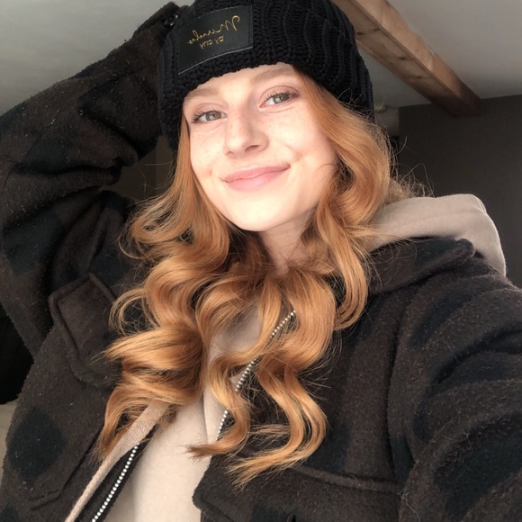 Profile Picture of Stephanie Bigness (@stephanie20967) on Poshmark