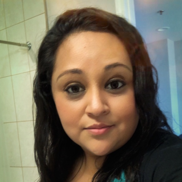 Profile Picture of Maritza Jauregui platos (@mplatos85) on Poshmark