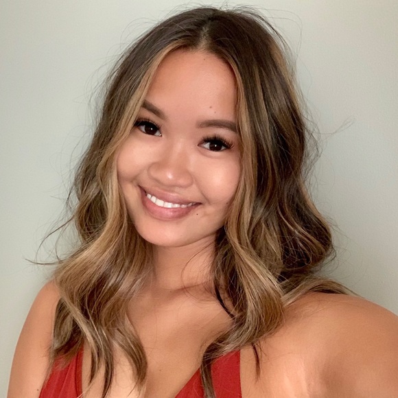 Profile Picture of Danielle Pacion (@daniellehpacion) on Poshmark