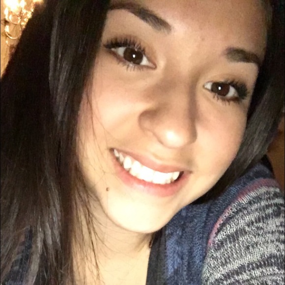 Brianna Licea - Poshmark Profile Picture of Brianna Licea (@brilicea4) on Poshmark