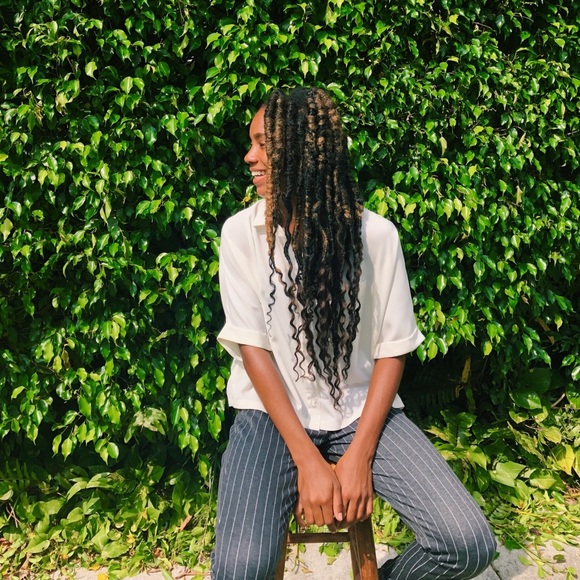 Profile Picture of Rosnie Geneste (@rosnie) on Poshmark