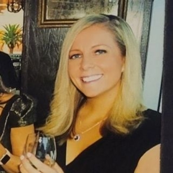 Profile Picture of Stephanie Dreiling (@sdreiling56) on Poshmark