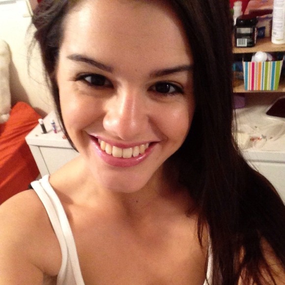 Profile Picture of Amanda Sarisky (@amanda_sarisky) on Poshmark