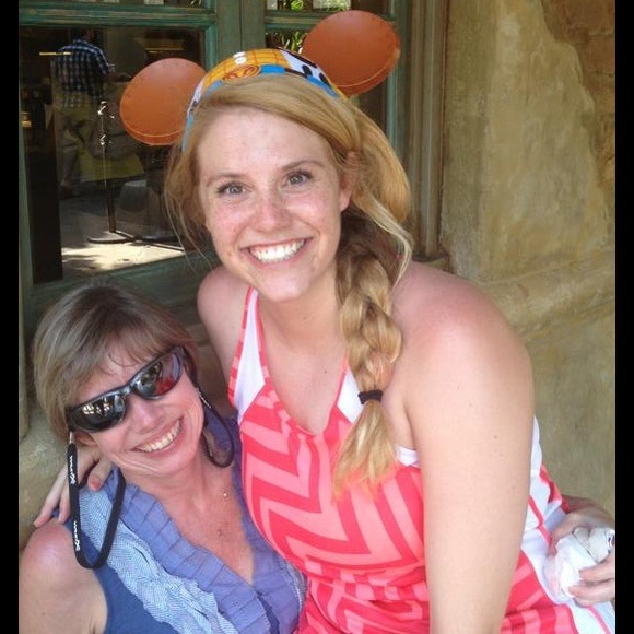 Profile Picture of Jodie Wessinger (@kjwessinger) on Poshmark