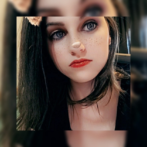 Profile Picture of Destiny Kohlhoff (@spoiled0619) on Poshmark