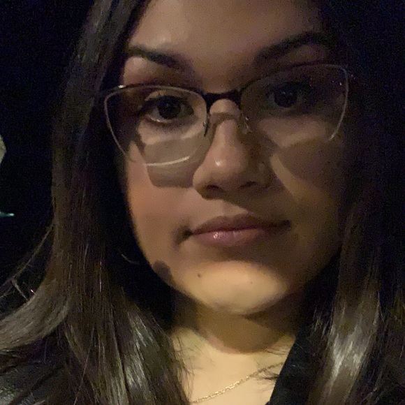 Profile Picture of Julia Macias (@lopezj148) on Poshmark