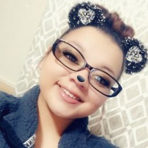 Profile Picture of Kayleigh Oster (@kayleighoster25) on Poshmark