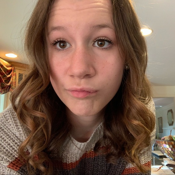 Profile Picture of Julia Wilkesman (@juliawilkesman) on Poshmark