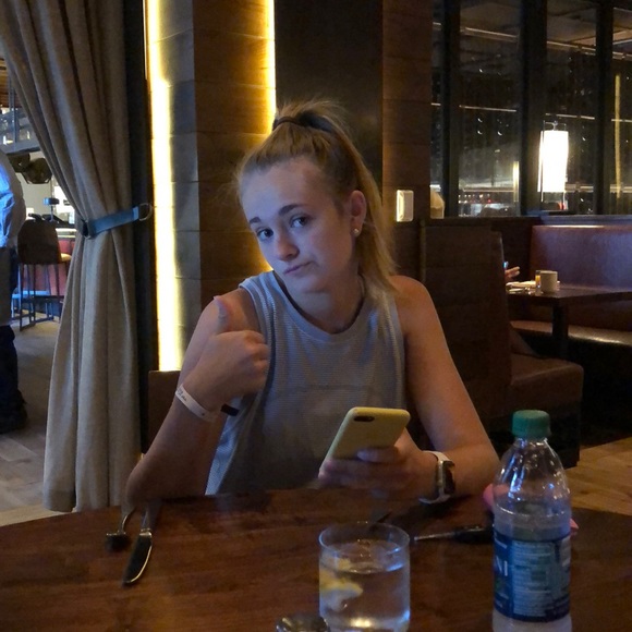 Profile Picture of Holly Langenderfer (@h_langenderfer) on Poshmark